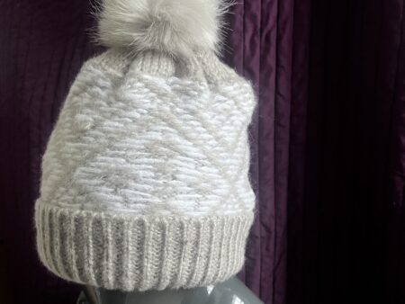 Fluffy pompom hat